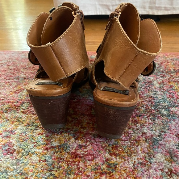 N.Y.L.A. Western Block Heel Ankle Bootie - Picture 4 of 6